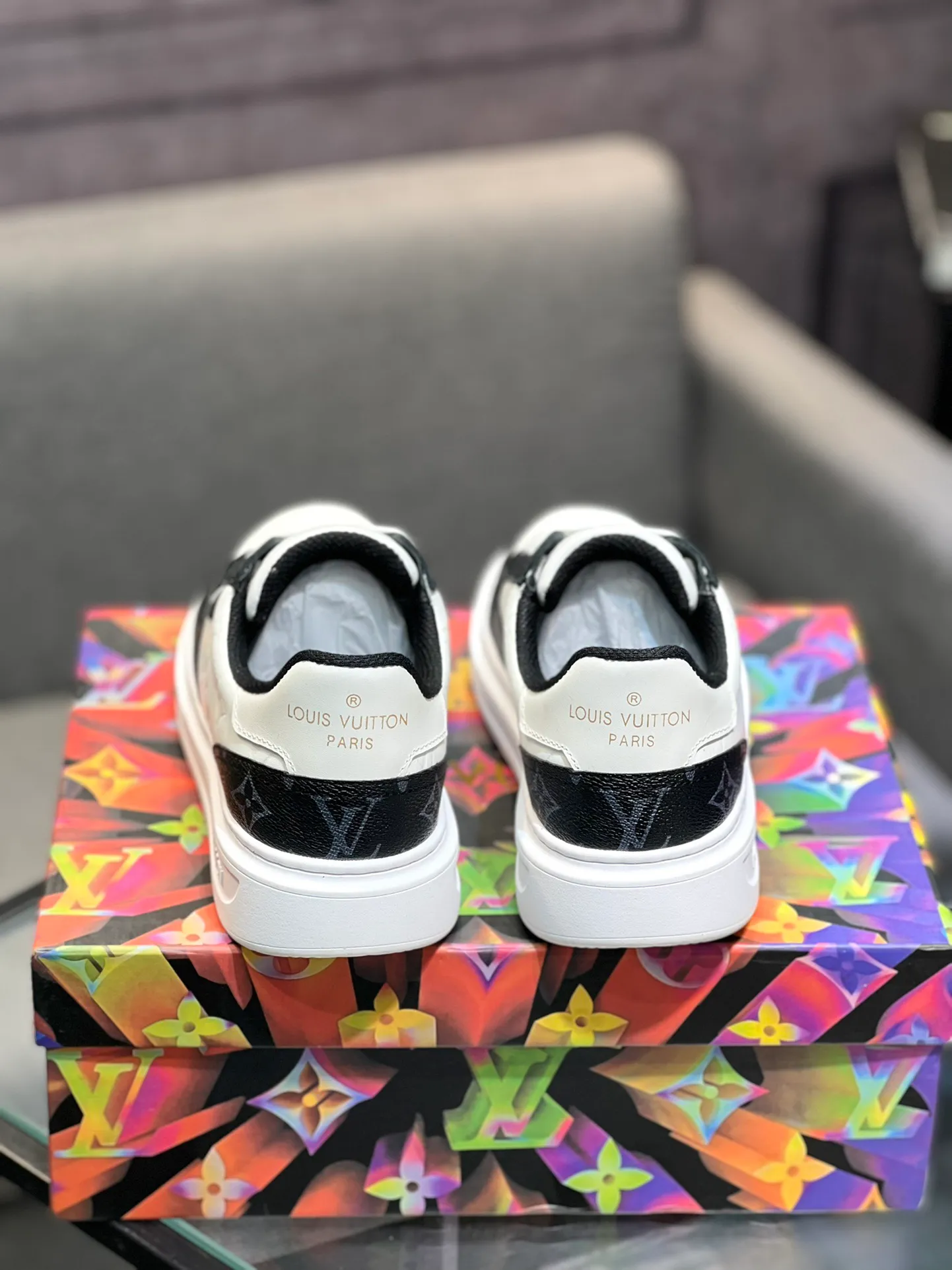 Men's Men's Shoes 💰540 LV Louis Vuitton. The latest fashionable casual shoes are popular in physical stores. The new spring and summer comfortable imported custom patent leather plus cowhide, cowhide mesh, and unique jacquard fabric element design. With sheepskin lining, Lv original base, [sun][sun] high-end packaging and high quality💪Details determine quality, welcome to compare🇮🇹Code number 38-44, 45 can be customized